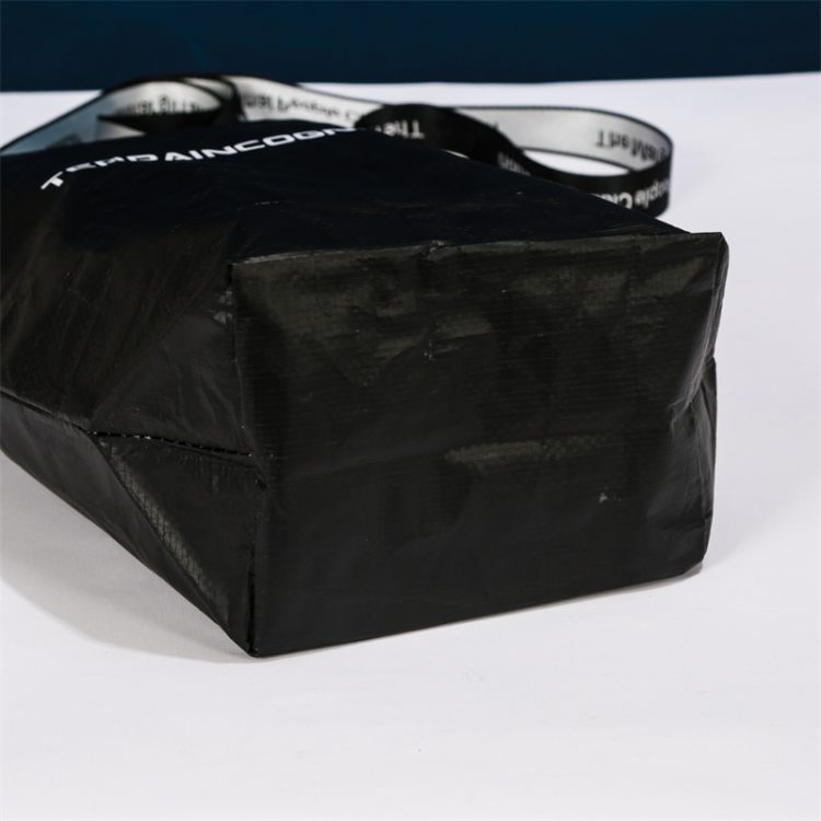 Waterproof Portable Black Hand Laminated PP Woven Shopping Bag Customized Logo - Image 5
